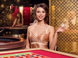 Layar permainan live dealer dengan dealer sungguhan